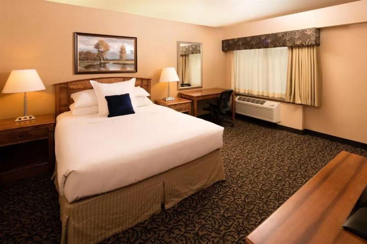 Hotel Ramada Plaza By Wyndham Omaha Zewnętrze zdjęcie